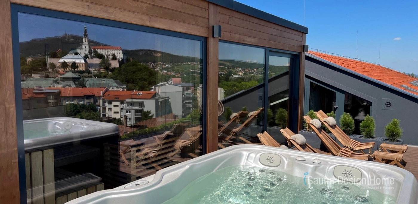 Zahradní sauna a vířivka