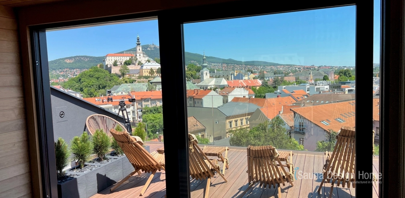 Wellness terasa se saunovým domem