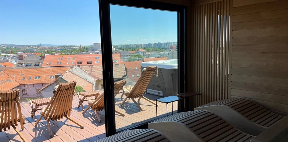 Exkluzivní panorama terasa se saunovým wellness domem