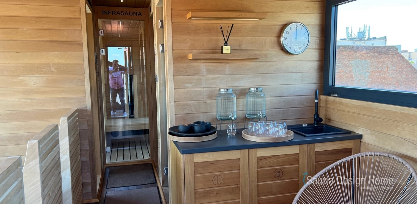 Prémiová panorama terasa se saunovým domem